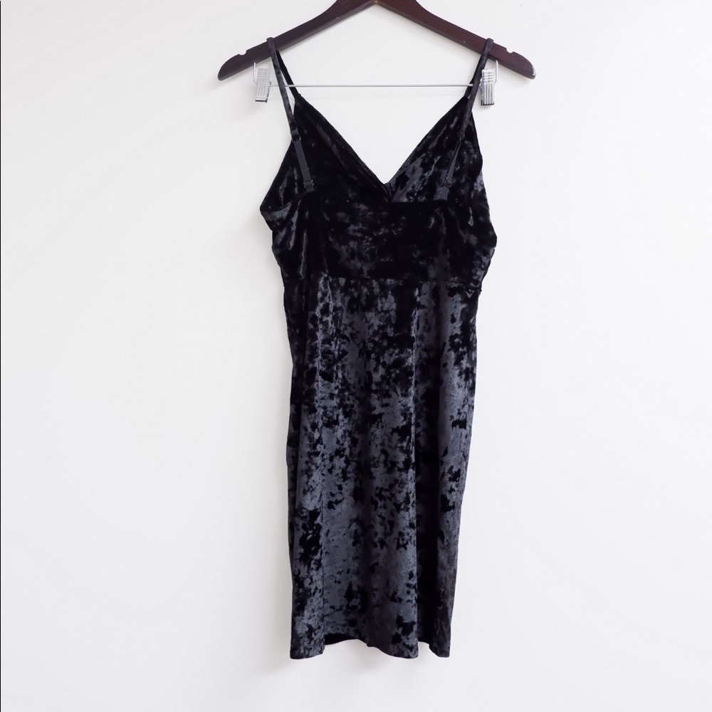 FREE PEOPLE “COME TOGETHER” BLACK VELVET MINI DRESS ✨ - Picture 6 of 9